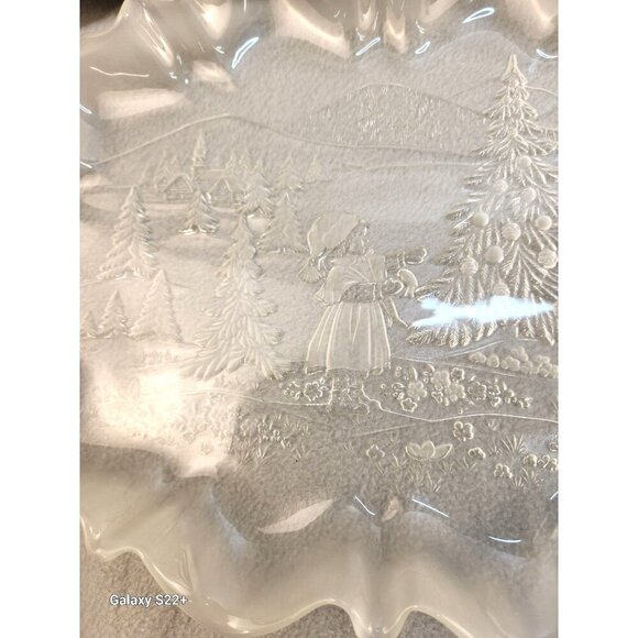 Mikasa Platter Clear Glass Ruffled Edge Serving Plate With Winter Scene Design - Picture 2 of 10